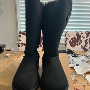 New with box UGG Bailey Button Triplet black suede boots size 9